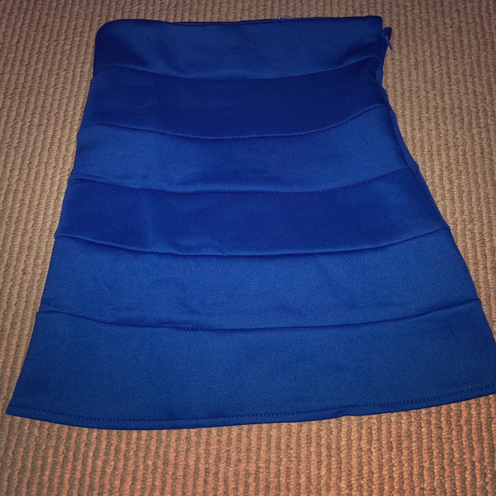 Cute women’s mini skirt size S